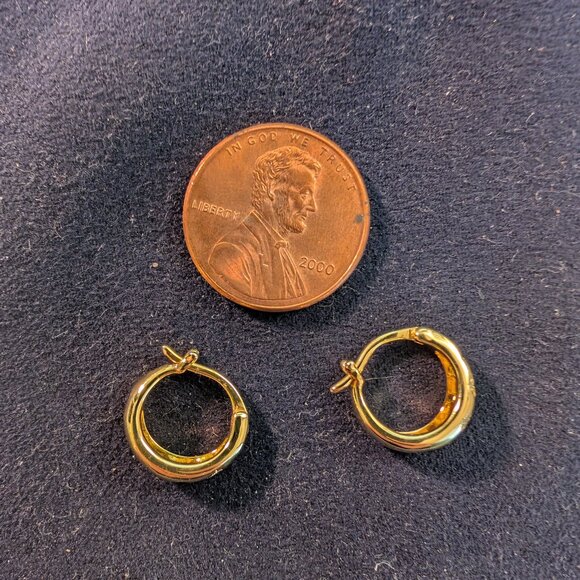 Astley Clarke Gold Celestial Mini Tiny Star Huggie Earrings - Picture 4 of 5